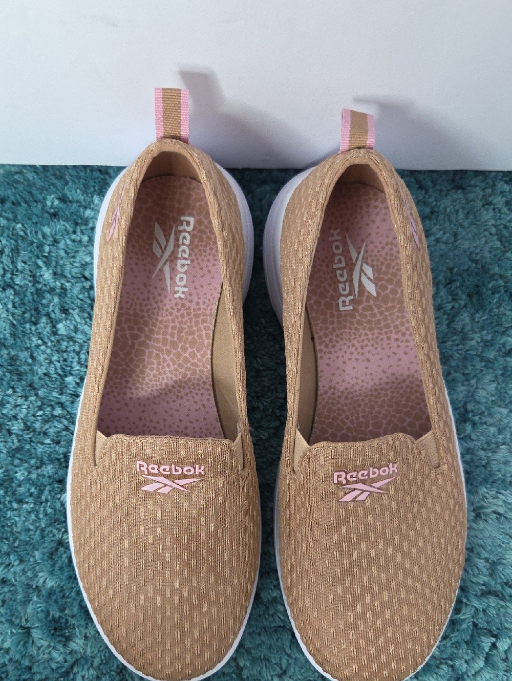 Reebok Women's Slip-On Walking Shoes in Rose Gold Size 8.5 - Picture 3 of 9